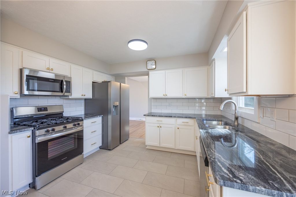 Photo of 522 Catlin Drive, Richmond Heights, OH 44143 (MLS # 5188641)