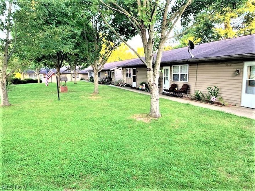 Nice 2 bedroom apartment with new laminate flooring.  Open flr plan with kitchen and living room open, washer and dryer hook ups and 2 nice size bedrooms. No pets and no smoking in the unit. $575 a month rent $575 Deposit and $35 application fee per adult.  Resident pays electric, water and sewer.  Owner pays for trash pickup.

Pictures are shown with carpet its being replaced with laminate flooring.