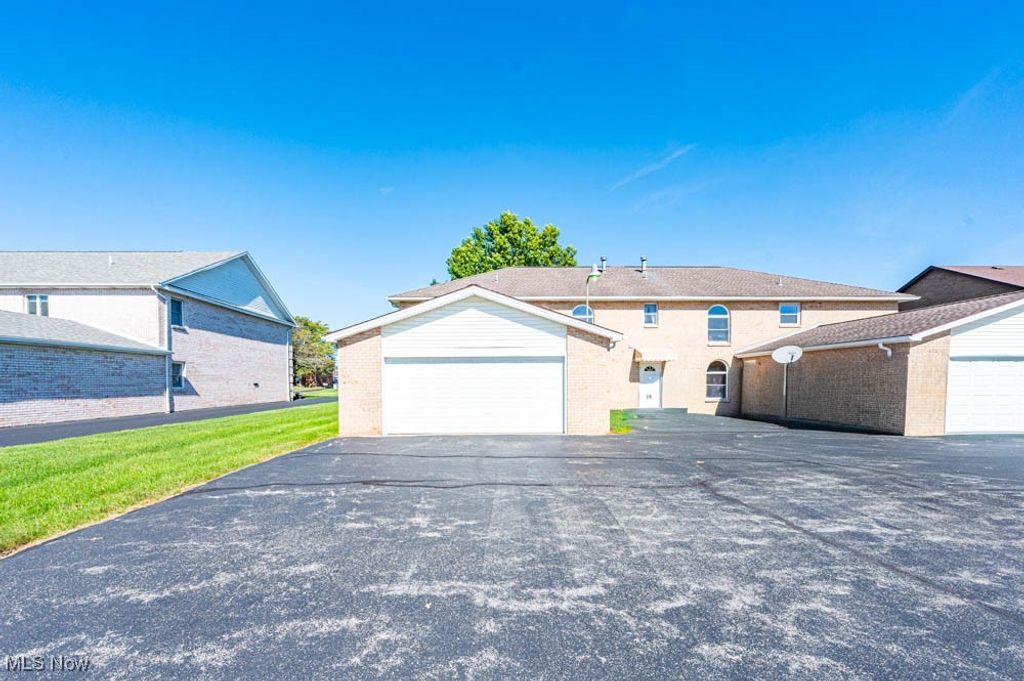 Photo of 829 Pearson Circle, Boardman, OH 44512 (MLS # 5163795)