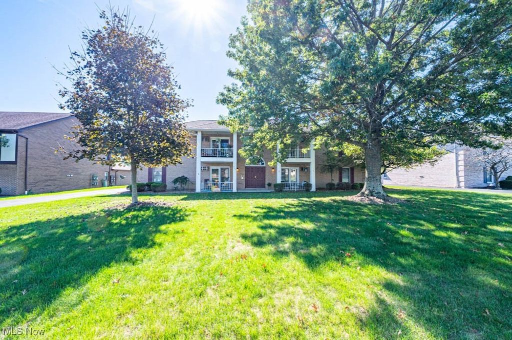 Photo of 829 Pearson Circle, Boardman, OH 44512 (MLS # 5163795)