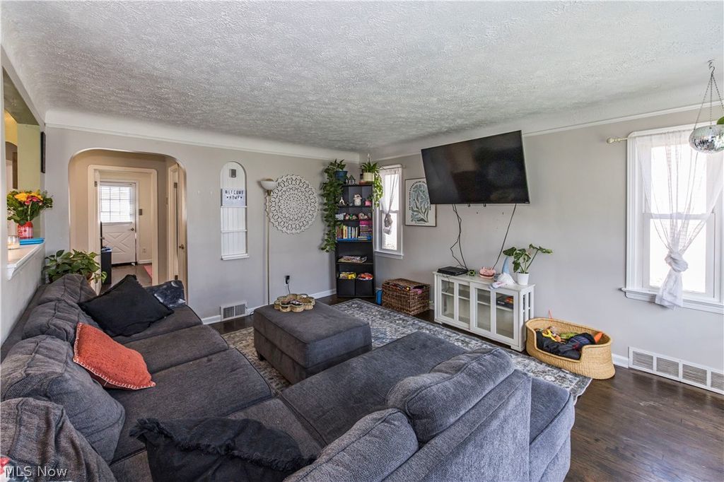 Photo of 3303 Liggett Drive, Parma, OH 44134 (MLS # 5203302)