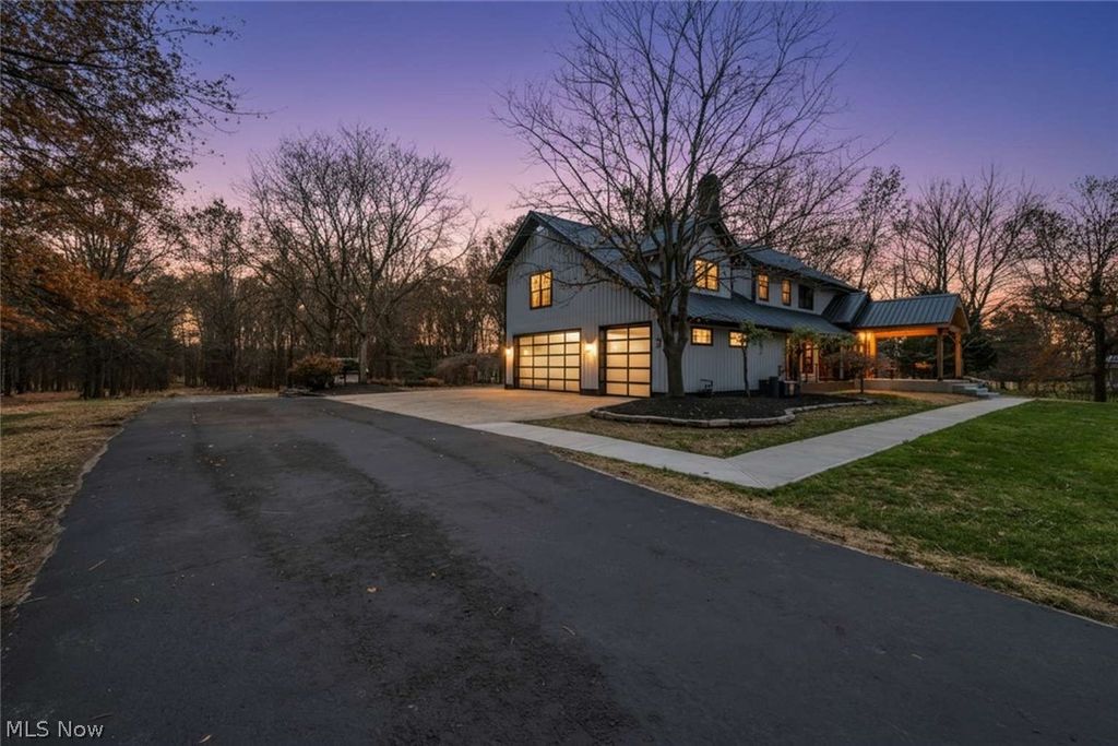 Photo of 31900 Chardon Road, Willoughby Hills, OH 44094 (MLS # 5201431)