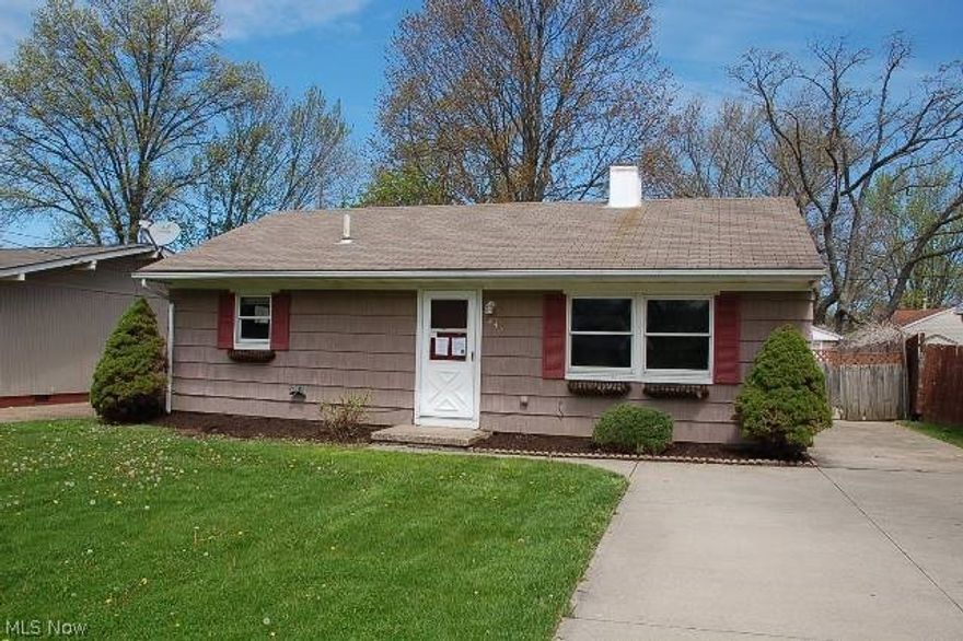 Efficient 2 bedroom ranch home features a fenced yard, a/c, oversized one car garage and plenty of potential! This home would make a nice condo alternative with manageable yard but still offering roof for play. Take a look at this- at this price you can't go wrong!