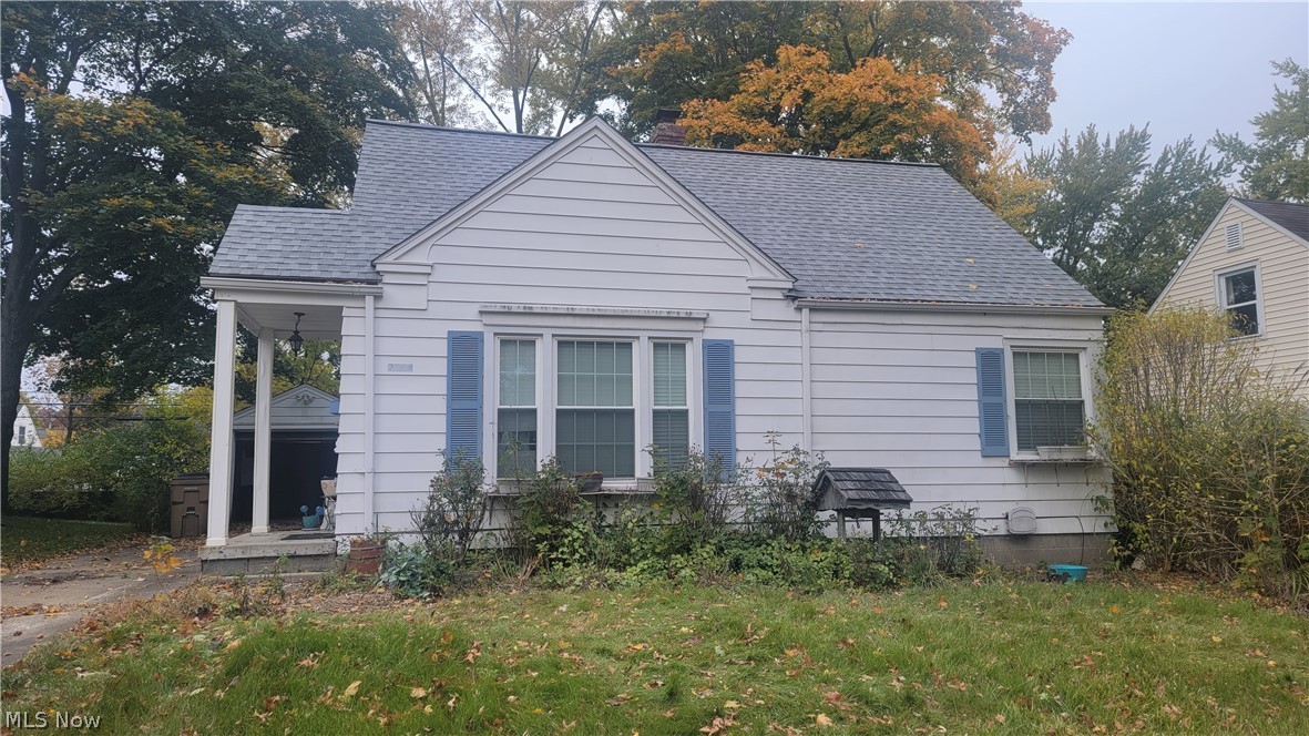 Multiple offers received. The administrator has asked for highest and best offers to be submitted no later than 5:00 PM EST on Friday, 10/28/2022 with a decision being made over the weekend or early the following week. Offers without inspection contingencies and cash offers with quick closings are preferred, but financed offers and offers containing inspection contingencies will still be considered.
Estate sale! Three bedroom, two bathroom home in Cuyahoga Falls with a one car garage. The property features a master bedroom upstairs with it's own private adjacent full bathroom. First floor has two bedrooms and a full bathroom. There's also a bonus room off the kitchen, an enclosed three seasons room, and a partially finished basement. The property has been well maintained by the family, it just needs cosmetic updating. This home is perfect for owner occupants looking to put in a little bit of sweat equity and truly make the home their own. It would also be an excellent addition to an