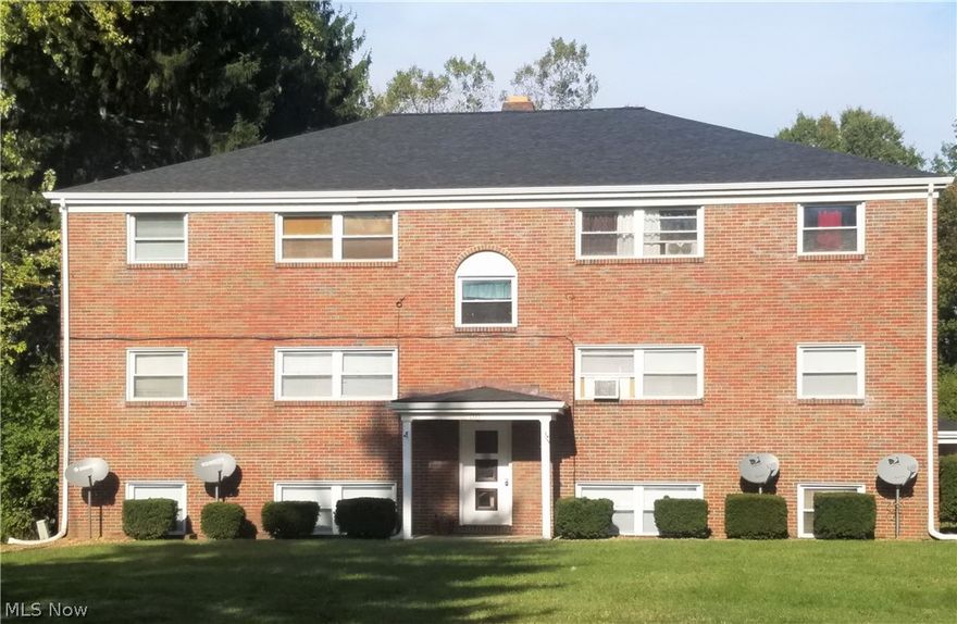 Updated and Fully Occupied Boardman 6 Plex for Sale! Excellent location!
(4) 2 Bedroom Units (2) 1 Bedroom Units. 
Updates Include:
All new Square D Electrical Services
New windows
paved driveway
New roof/gutters
New Downspout trenched to curb
4 of 6 furnaces replaced
3 of 6 hot water tanks replaced

All electric work completed by AEY Electric
All plumbing work completed by Timlin Plumbing
All HVAC work completed by Clayton Heating and Cooling

*Complete financials available with pre-approval/proof of funds