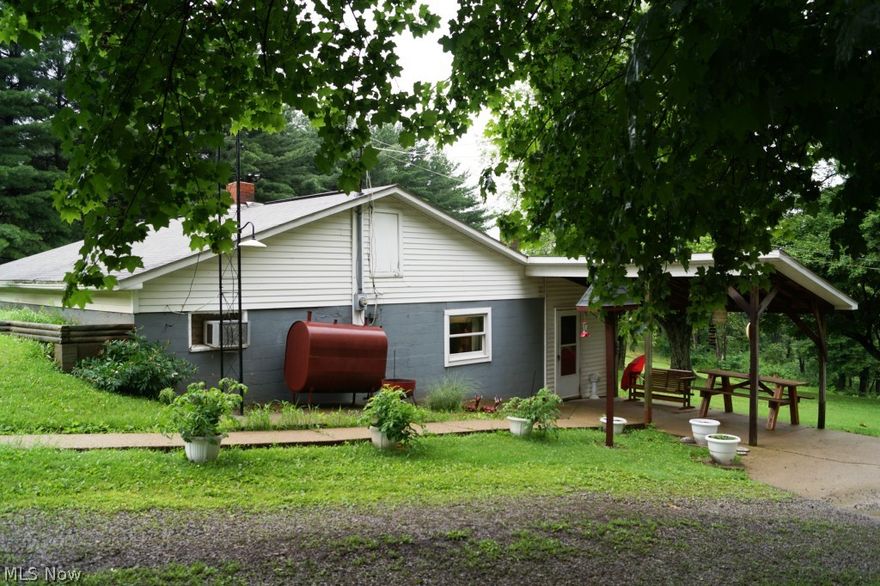 Fixer upper! Selling to settle an estate. Concrete block construction provides easy to heat and cool living. Woodburner in bonus room helps keep the heating bill even lower. Nice 2.5 acre parcel. Large back yard is great for garden or area to play. Sells as is.