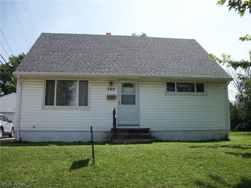 NEWER KITCHEN CABINETS,COUNTER TOP AND CERAMIC FLOOR.NEWER BATH.NEWER WINDOWS.NEWER FURNACE WITH A/C.UPDATED ELECTRIC CIRCUIT BREAKER BOX.NEWER PARTIAL ROOF.TWO EXTRA LOTS GO WITH HOUSE.CLOSE TO SHOPPING AND FREEWAYS.GARAGE DOOR OPENER.