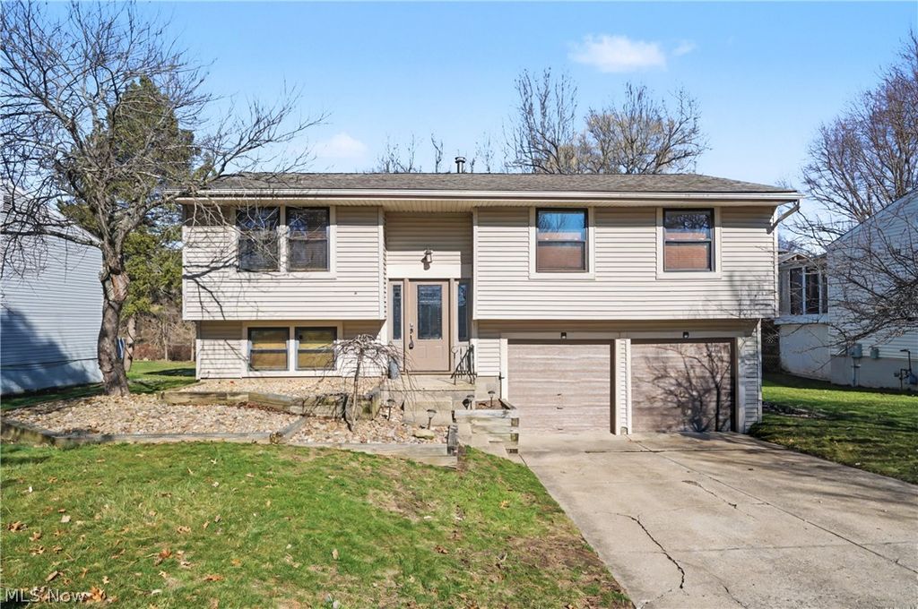 Photo of 1067 Erin Drive, Kent, OH 44240 (MLS # 5186385)