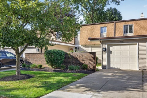 Condo For Sale - 26534 Sussex Drive<br/> Olmsted Falls, OH 44138