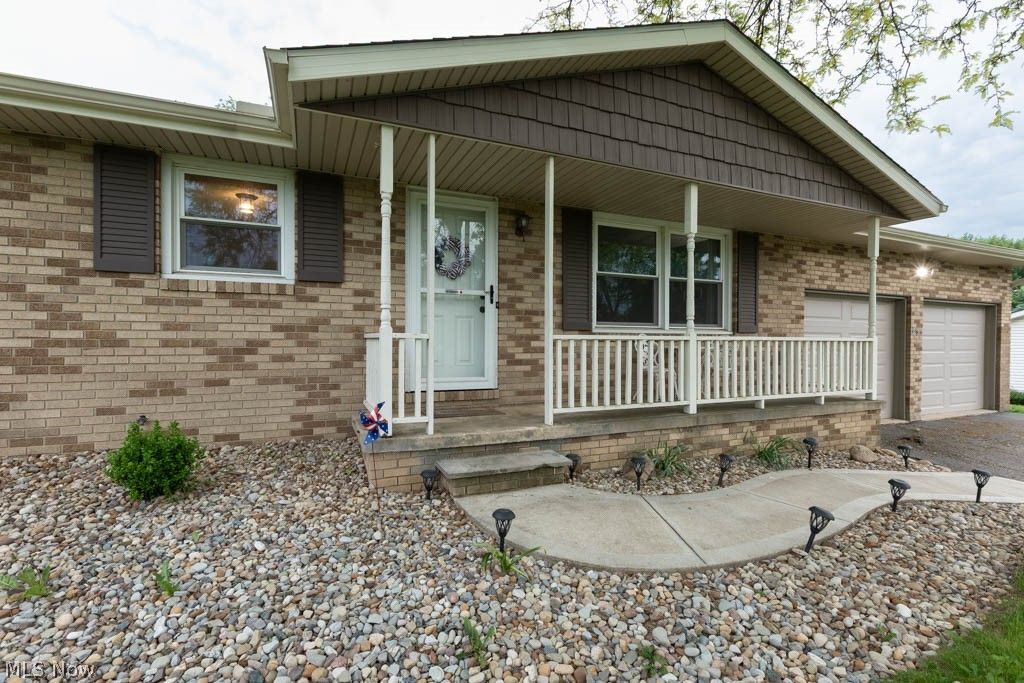 Photo of 1094 Desert Street NE, Uniontown, OH 44685 (MLS # 5211274)
