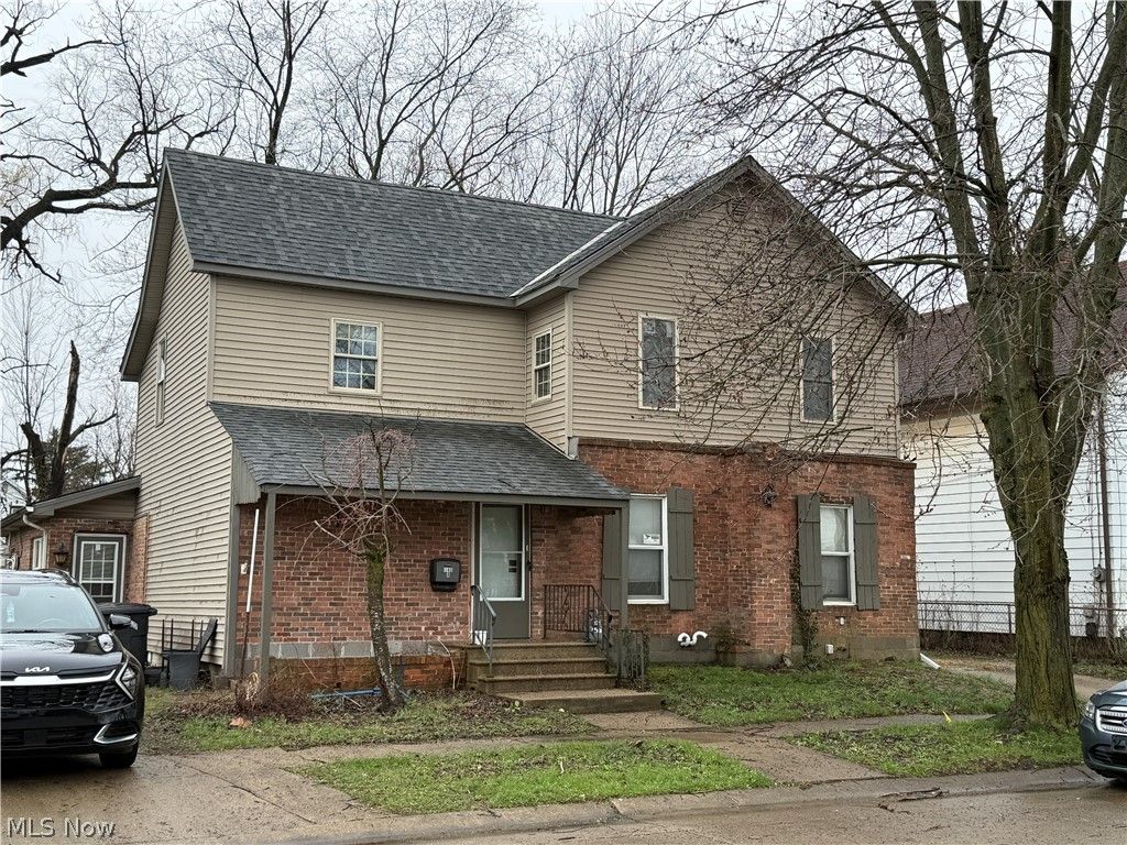 Photo of 140 School Street, Elyria, OH 44035 (MLS # 5200464)