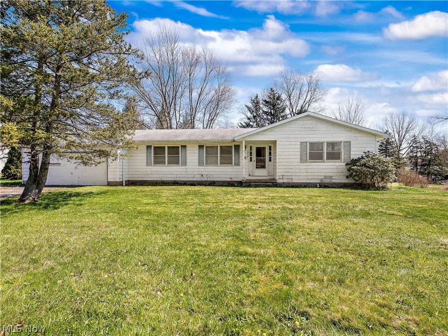 Ranch in Copley.  .50 acre lot.  First floor living.  Large living room with hardwood floors.  Kitchen and dining areas have the open concept as well.  First floor laundry.  Huge unfinished basement.  Home needs some TLC.  Sold as is.    Just a few minutes drive to the expressway, shopping and the City of Akron's Goodpark golf course. Approximately 43 min to Akron Canton Airport.  57 minutes to Cleveland Airport.