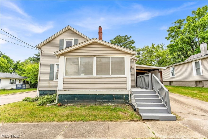 244 Howard St, Medina - Spacious 3 bed 1 bath single family home! //

$ 1242 rent / $ 1242 deposit //
$49 application fee per adult //
1-2 pets OK with approved PetScreening and PetFee.(Some breed restrictions apply per HUD guidelines). //
NO SMOKING //
1 time $149 non-refundable set up fee paid at lease signing //

$30/month required resident benefit package; can include personal property/liability insurance for an additional $5/month for $35/month total //
All applicants are required to fill out a PetScreening application, found on our website directly on the application before being processed. Even if you have NO pets - this application must be filled out. One time, non-refundable pet fee of $200-500 per animal applies to all pets & must be paid prior to or when you pay your first month rent. (No fee for qualified assistance animals). //

Our application is processed through secure site: Findigs, and they require ID and income verification. Without this, your application will not be processed. They offer 24/7 chat support on their application directly if you have any questions. //

BEDROOMS: 3 //
BATHROOMS: 1 //
APPLIANCES PROVIDED: Fridge, stove and microwave //
UTILITIES / RESIDENT RESPONSIBILITY: Residents are responsible for all utilities including: water/sewer/trash, gas & electric and are responsible to maintain lawn care, maintenance & snow removal. //

Serious inquiries only.