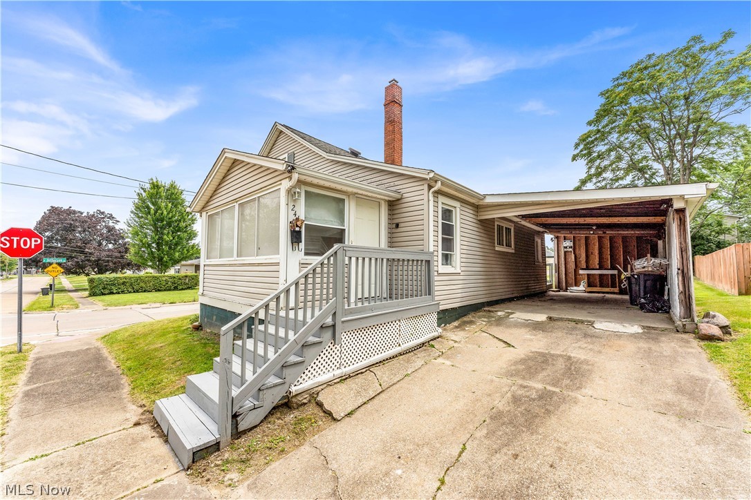 Main image without alt text