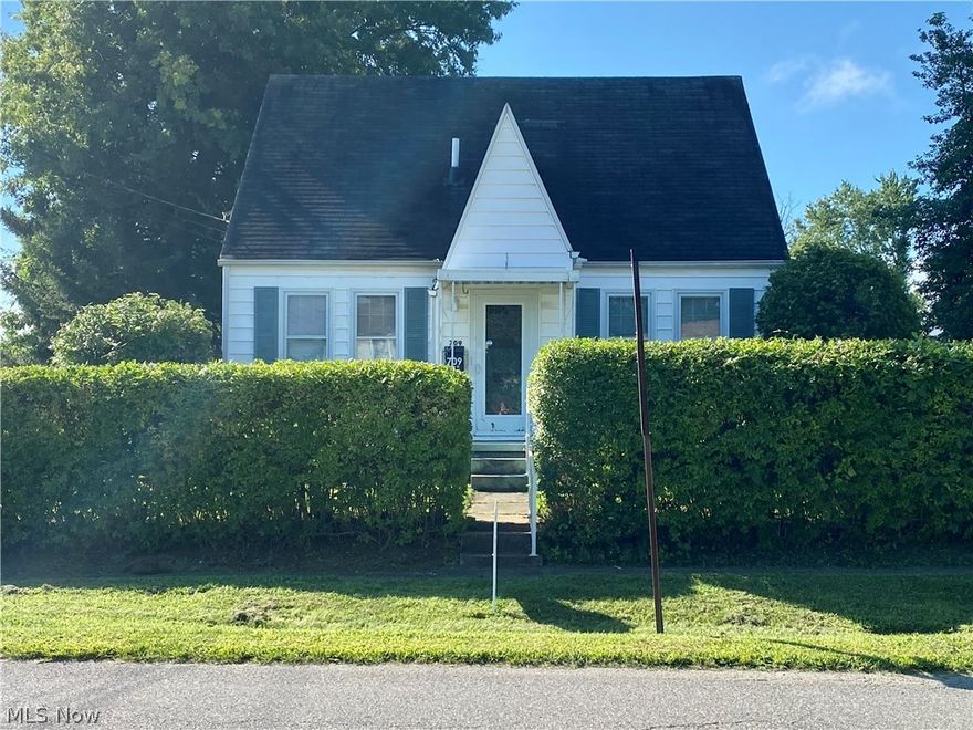 Adorable 3 bedroom, 1.5 bath home located in south Parkersburg. Some of the updates include NEW flooring in kitchen and bath, NEW kitchen cabinet doors and fixtures, NEW kitchen countertop, NEW wainscoting in FIRST FLOOR bedroom, living room, and family room and so much more! Large flat yard on a corner lot is definitely a must see!