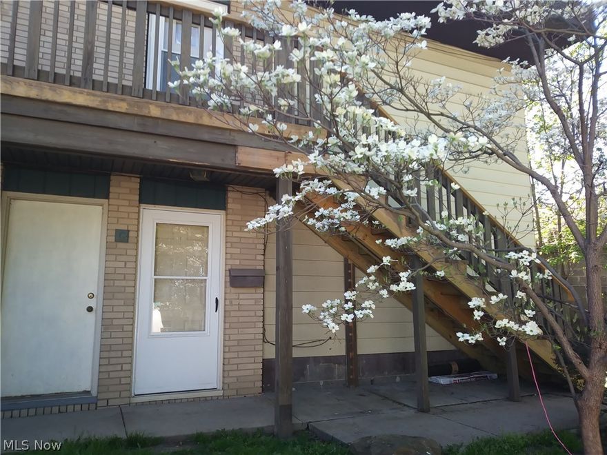Cute  two bedroom apartment ready for a quick move in. Living area and kitchen create a great room with open floor plan. Apartment has been recently updated with newer carpet, kitchen flooring, kitchen counters, and kitchen cupboards, as well as few upgrades in restroom. Assigned parking available, pets are allowed with pet deposit and pet rent. Resident responsible for rent, electric, and cleaning up after pets.  Conveniently located close to the expressway and Kenmore's Boulevard.