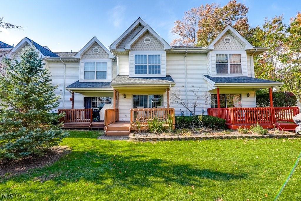 Courtyard Crystal Lake - Residential