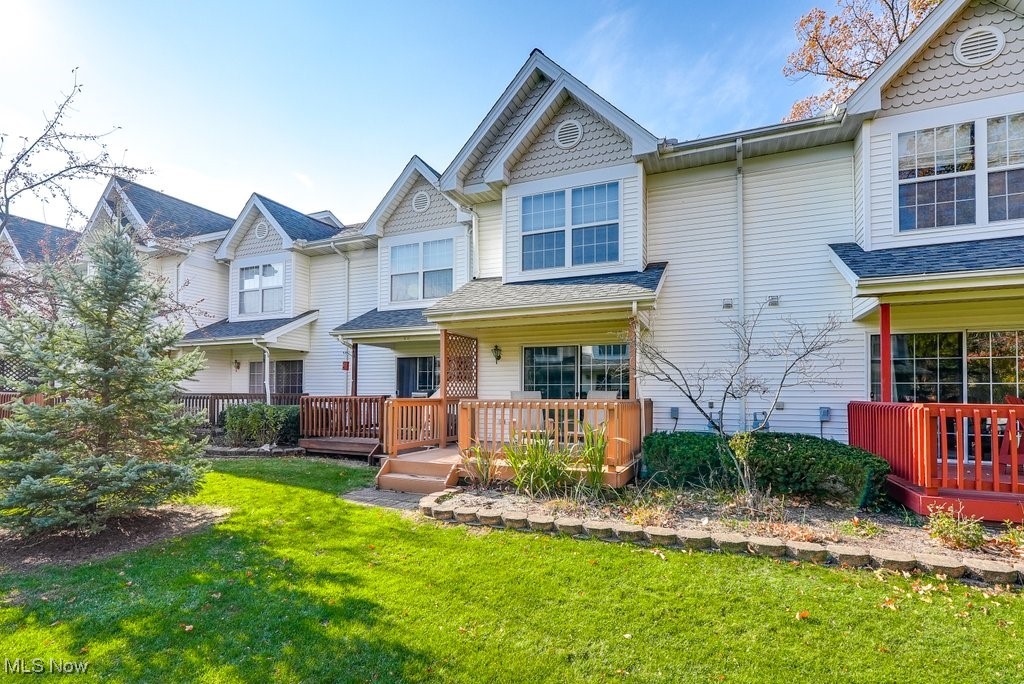 Courtyard Crystal Lake - Residential