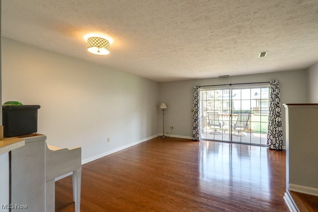 Courtyard Crystal Lake - Residential