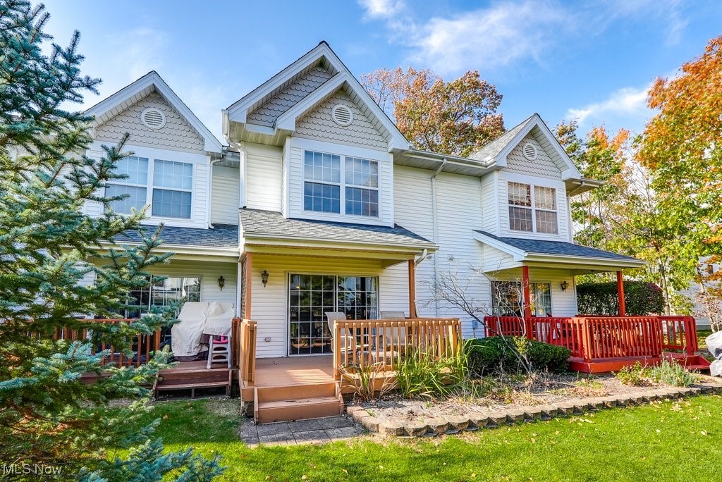 Courtyard Crystal Lake - Residential