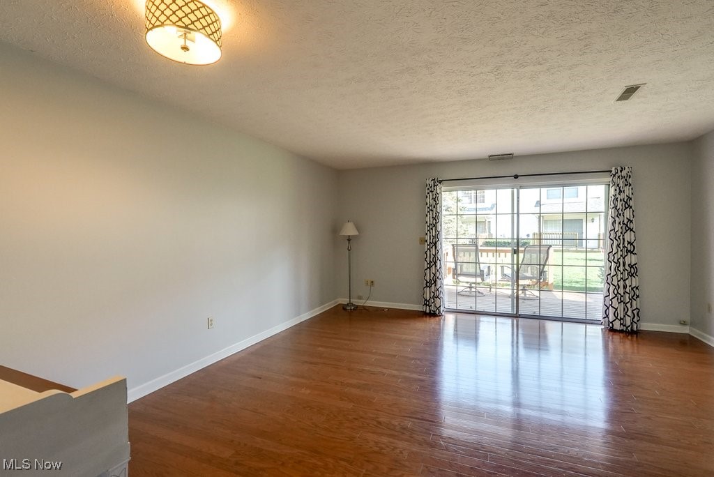 Courtyard Crystal Lake - Residential