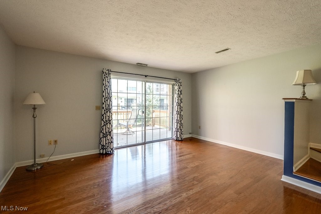 Courtyard Crystal Lake - Residential