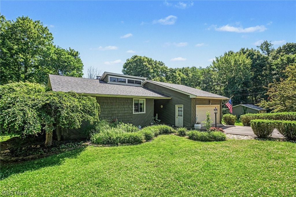 Photo of 1511 Homestead Drive, East Liverpool, OH 43920 (MLS # 5217463)