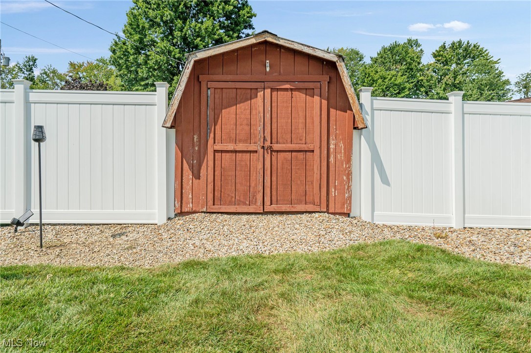2021 Ashbrook Avenue, Louisville, Ohio image 27