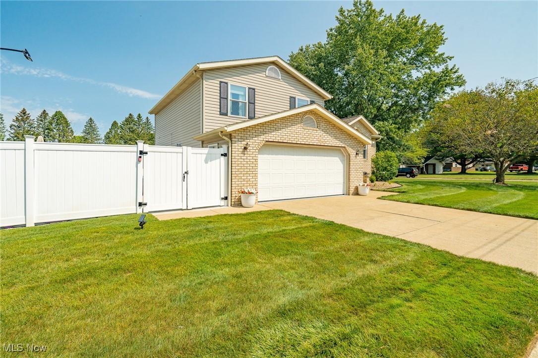 2021 Ashbrook Avenue, Louisville, Ohio image 3