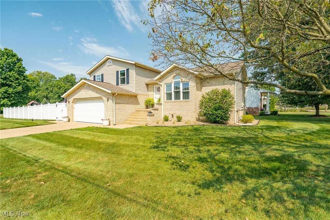 2021 Ashbrook Avenue, Louisville, Ohio image 2