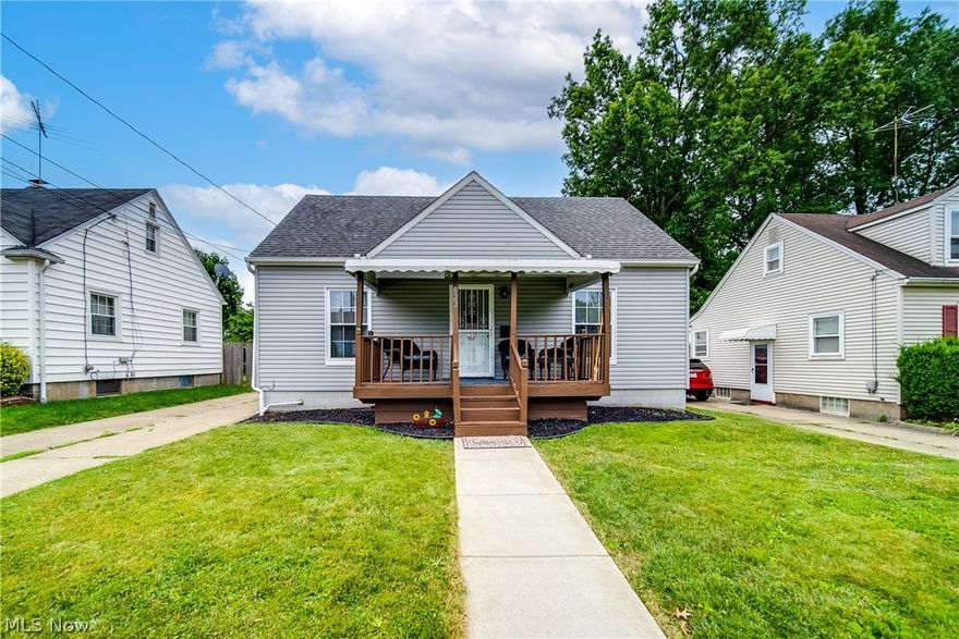 Excellent Cape Cod home. 3 bedrooms, 1 bathroom, basement, the attic is finished with a newly installed window. Updates
have also been done to the garage. Multi-function waterproofed basement with sump pump. Recently added Privacy
fence. All appliances are included. This home has an extra-large two-car garage and a beautiful 23x19 great room. As
you enter the house you will love the cathedral ceiling & large windows giving off the perfect amount of natural light.
You don't want to miss your chance to see this one! Book your showing before it's too late!