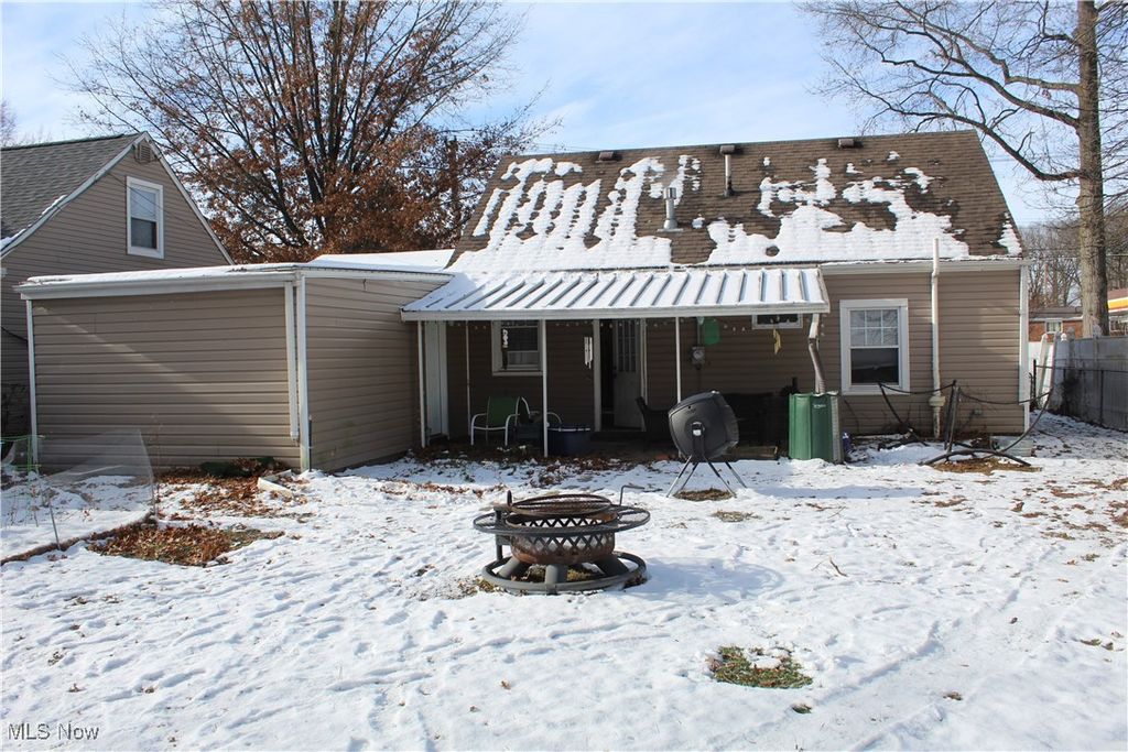 Photo of 2911 Oakwood Drive, Cuyahoga Falls, OH 44221 (MLS # 5176224)