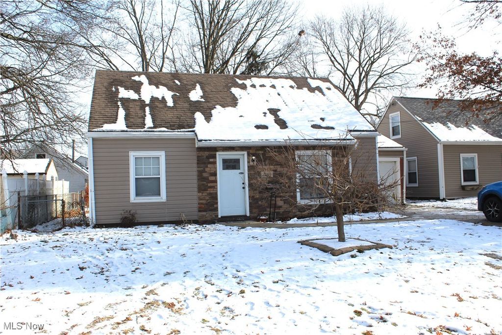 Photo of 2911 Oakwood Drive, Cuyahoga Falls, OH 44221 (MLS # 5176224)