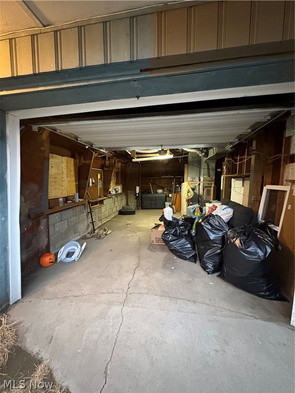 Photo of 805 Clover Alley, Wellsville, OH 43968 (MLS # 5192295)