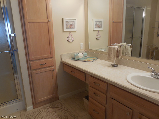 Clingan Xing Condo - Residential