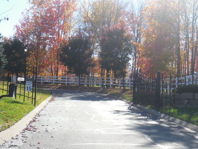 Clingan Xing Condo - Residential