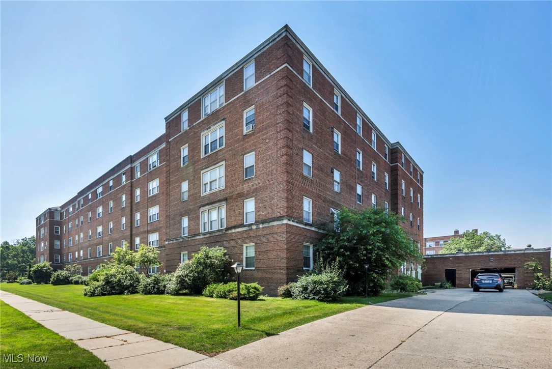 13800 Fairhill Road 520