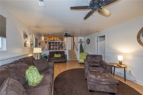 Tiny photo for 423 E Decker Drive, Seven Hills, OH 44131 (MLS # 5189218)