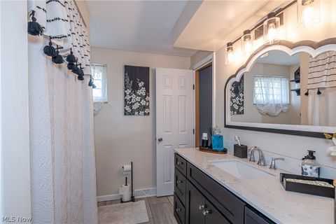 Tiny photo for 423 E Decker Drive, Seven Hills, OH 44131 (MLS # 5189218)