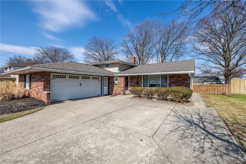 Tiny photo for 423 E Decker Drive, Seven Hills, OH 44131 (MLS # 5189218)