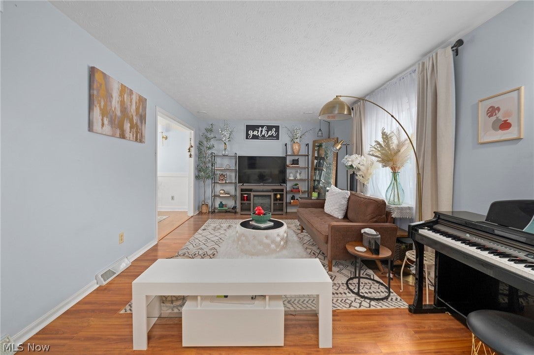 2382 Penny Lane
