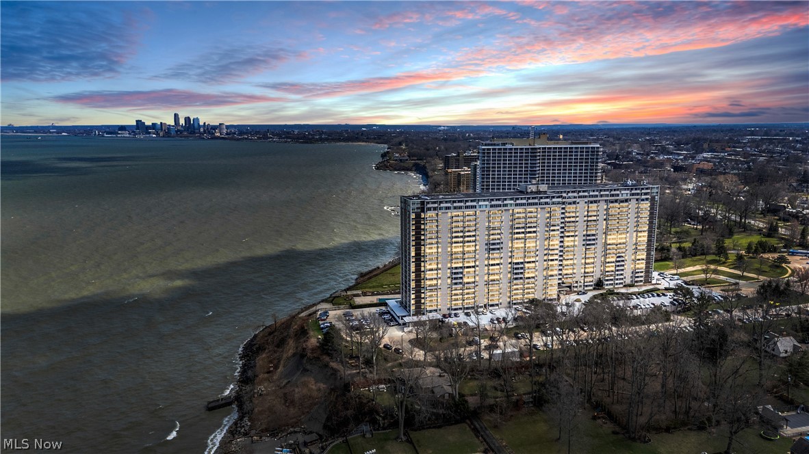 Carlyle Condo - Residential