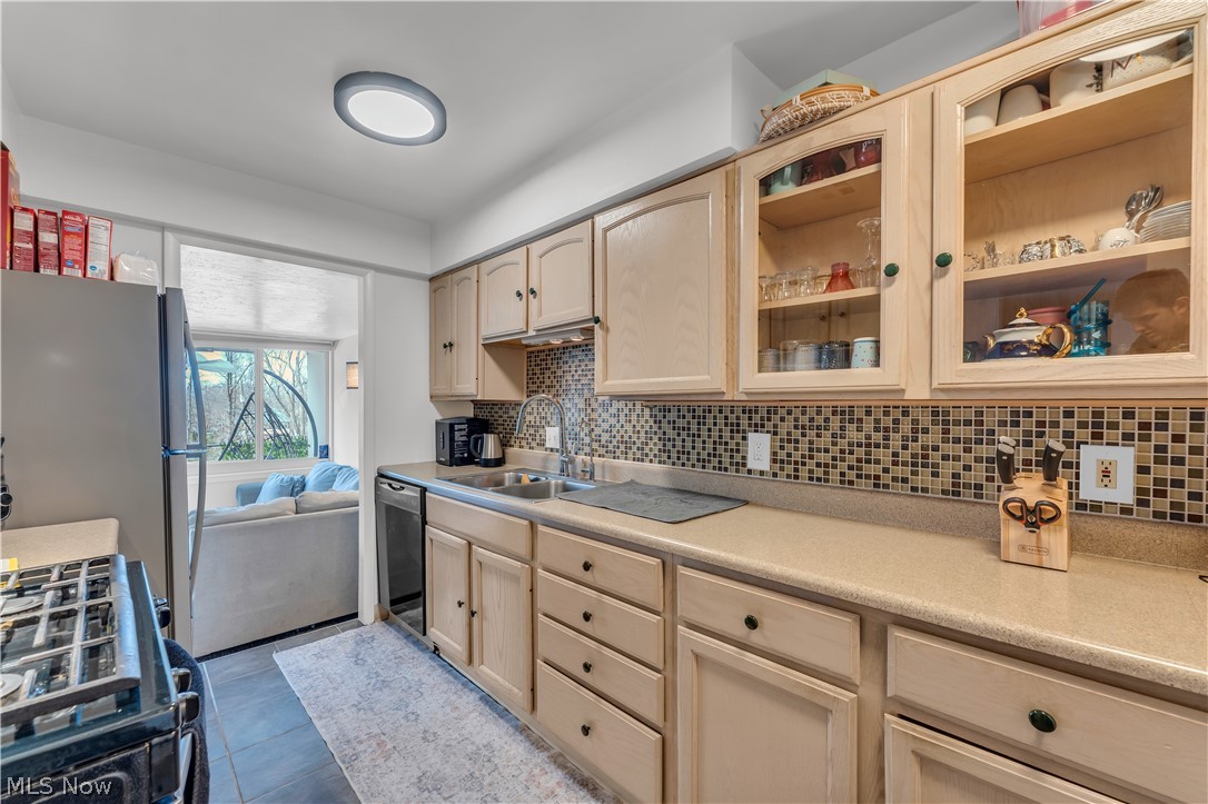 Carlyle Condo - Residential