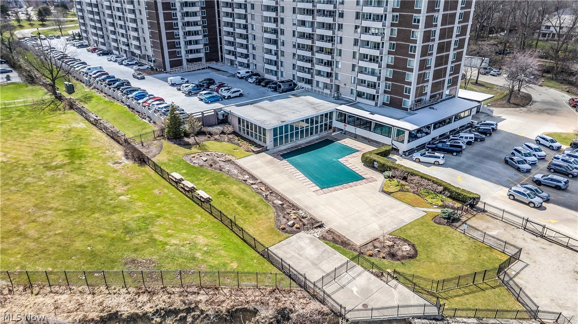 Carlyle Condo - Residential