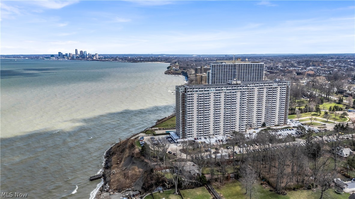 Carlyle Condo - Residential