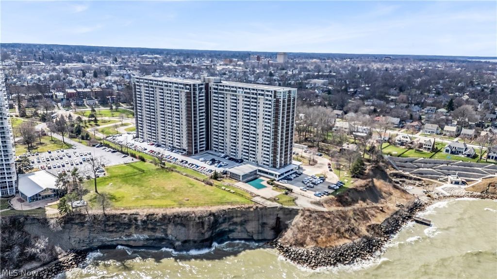 Photo of 12900 Lake Avenue #320, Lakewood, OH 44107 (MLS # 5196621)