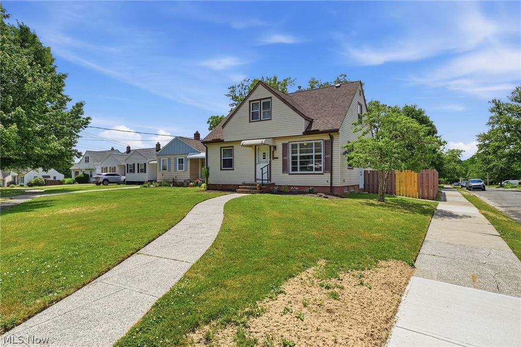 Photo of 5010 Claremont Boulevard, Garfield Heights, OH 44125 (MLS # 5217114)