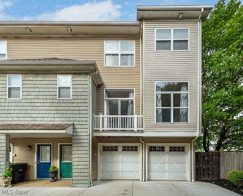 Townhouse For Sale - 5512 Saint Stephens Court<br/> Cuyahoga County, Cleveland, OH 44102
