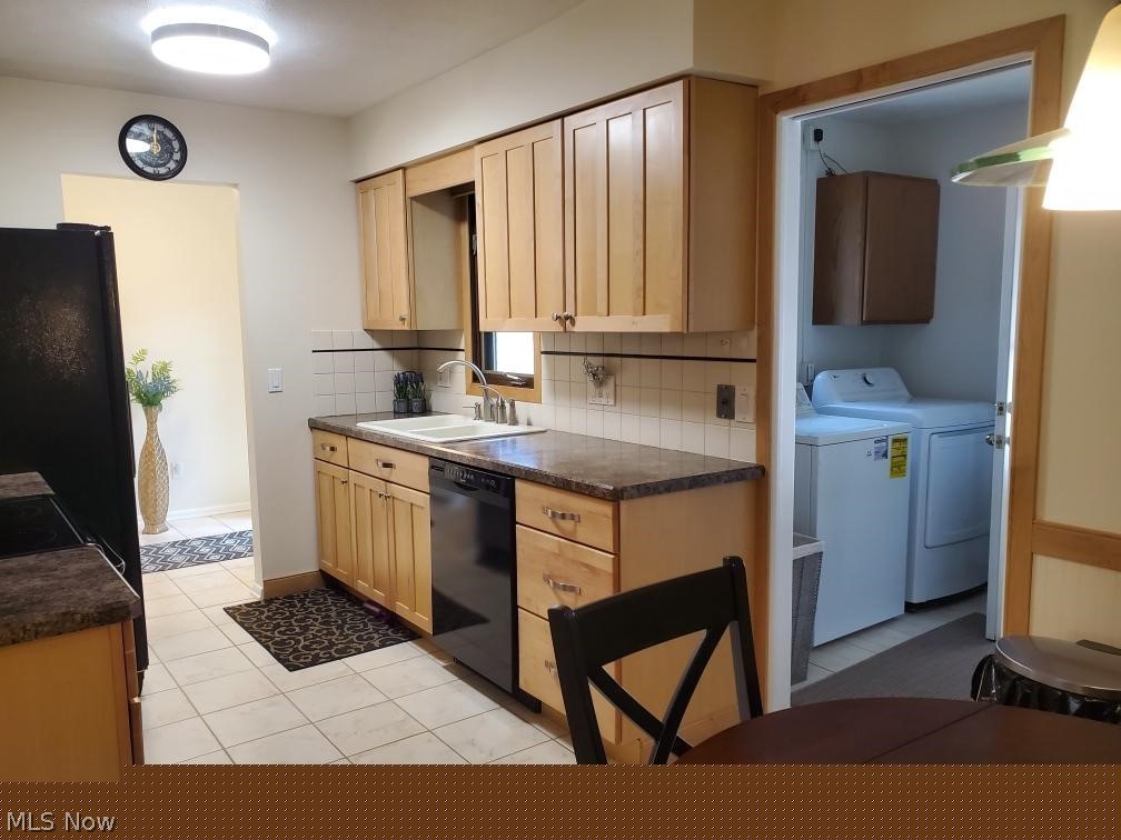 Pinewood Court Condos - Residential