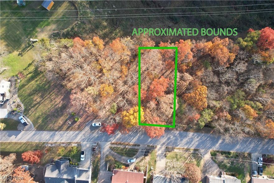 1/4 acre of land available in South Parkersburg neighborhood. Well kept homes and the convenience of in town living. All utilities available.
